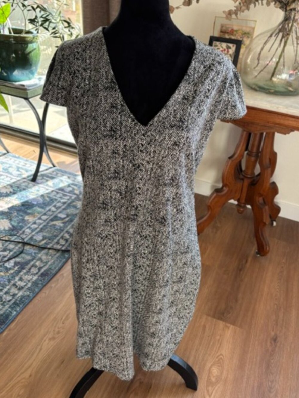 Express Black/White Midi Cap Sleeve Fully Lined Dress EUC L